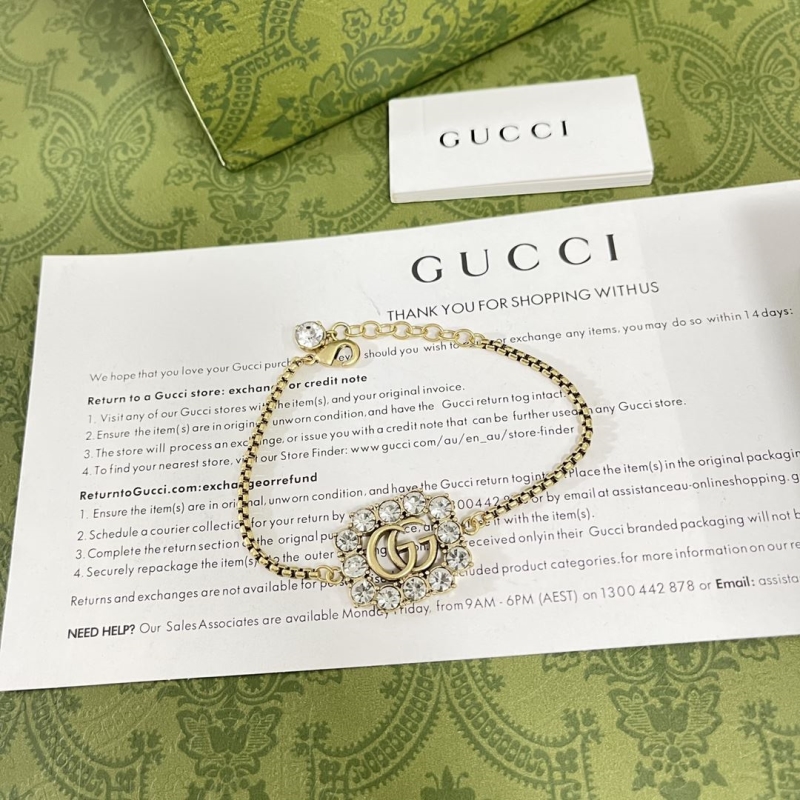 G*u*i bracelets